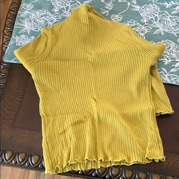 GREEN LETTUCE HEM TURTLENECK - Picture 5 of 6